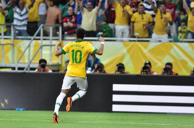 Neymar trifft per Freistoß - Italien - Brasilien Arena Fonte Nova. Salvador BA - 22 06 2013. x(2113)xMauroxAkinxNassorx xFotoax  (17132)