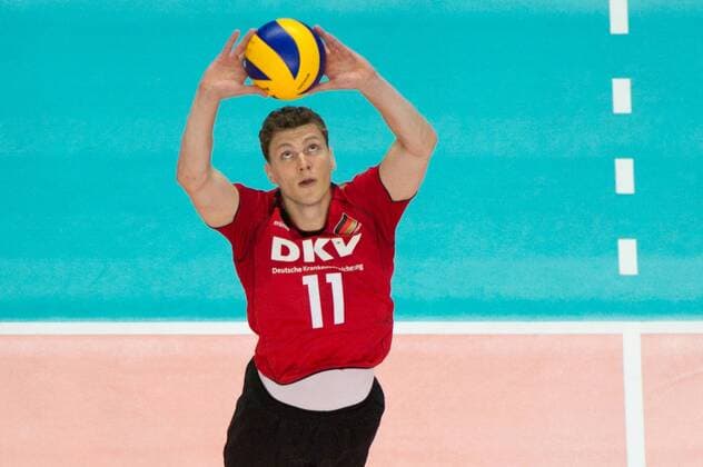 Volleyball, FIVB World League, Deutschland vs. Kuba 22.06.13, Arena Bremen, Bremen Zuspiel Lukas Kampa ( 11 GER)