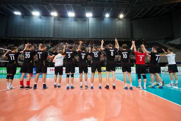Volleyball, FIVB World League, Deutschland vs. Kuba 23.06.13, Arena Bremen, Bremen Jubel Deutschland nach dem Sieg