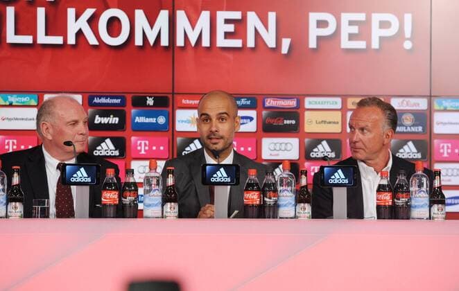 24.06.2013 --- Vorstellung des neuen Bayern-Trainers Pep Guardiola in der Allianz Arena München. V.l.n.r.: Präsident Uli HOENESS (FC Bayern München), Trainer Pep Guardiola (FC Bayern München), Vorstandsvorsitzender Karl-Heinz RUMMENIGGE (FC Bayern München) EP_WSE