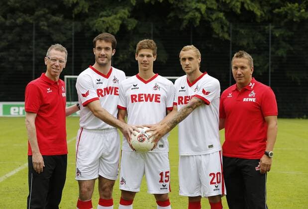 Köln, Deutschland, 2. Fußball-Bundesliga -1.FC Köln Mannschaftsvorstellung Saison 2013 2014 am 24.06.2013 auf dem Trainingsgelände am Geißbockheim in Köln, Chef- Trainer Peter Stöger, Roman Golobart, Maximilian Thiel, Marcel Risse und Assistenz-Trainer Manfred Schmid . (v.li.n.re.-)