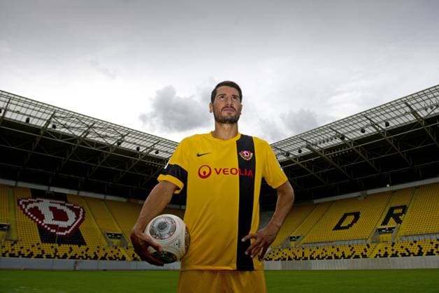 Fussball, 2. Bundesliga, Saison 2013 14, SG Dynamo Dresden, Vorstellung der neuen Trikots, Montag (24.06.2013). Dresdens Cristian Fiel. RM001