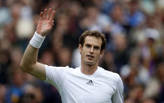Andrew Andy Murray of Britain greets the spectators after the first round of the men s singles at the Wimbledon Lawn Tennis Championships in the All England Lawn Tennis and Croquet Club in London, Britain, on June 24, 2013. (Xinhua Wang Lili) (SP)BRITAIN-LONDON-TENNIS-WIMBLEDON 