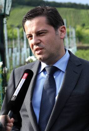 FUSSBALL - Bundesliga Medien-Stammtisch WIEN,AUSTRIA,26.JUN.13 - FUSSBALL - tipp3 Bundesliga powered by T-Mobile, Medienstammtisch. Bild zeigt Christian Seifert (DFL) beim Interview. 