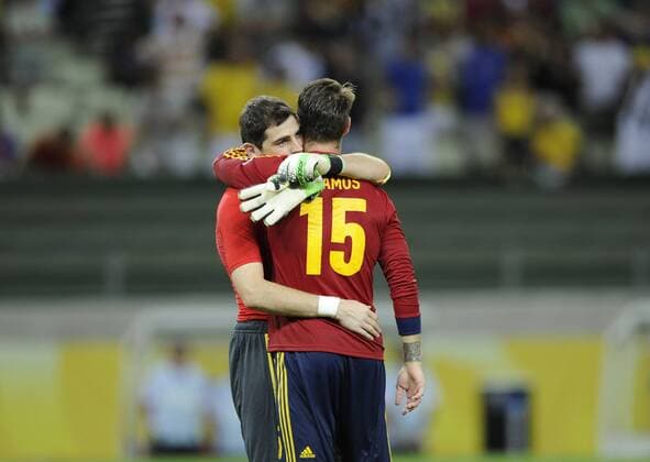 (130628) -- FORTALEZA, June 28, 2013 (Xinhua) -- Spain s goalkeeper Iker Casillas (L) and Sergio Ramos celebrates their victory after the FIFA s Confederations Cup Brazil 2013 semifinal match against Italy held at Castelao Stadium in Fortaleza, Brazil, on June 27, 2013. Spain won 7-6 in a penalty shoot-out. (Xinhua Weng Xinyang) (itm) (SP)BRAZIL-FORTALEZA-CONFEDERATIONS-SPAIN VS ITALY 