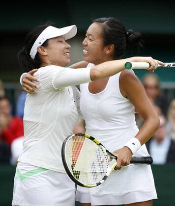 Zheng Jie(L) of China and Vania King of the United States celebrate after the second round of women s doubles on day 5 of the Wimbledon Lawn Tennis Championships at the All England Lawn Tennis and Croquet Club in London, Britain, on June 28, 2013. (Xinhua Wang Lili) BRITAIN-LONDON-TENNIS-WIMBLEDON-DAY 5 