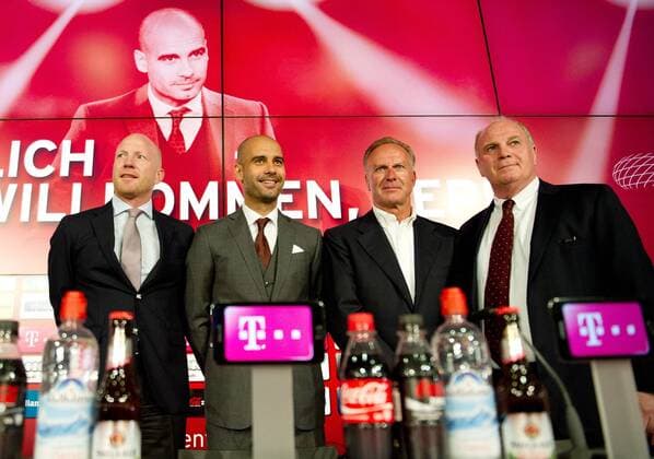FUSSBALL 1. Bundesliga 2013 2014 Pressekonferenz; Vorstellung Trainer Pep Guardiola (FC Bayern München) 24.06.2013 Sportvorstand Matthias Sammer, Trainer Pep Guardiola, Vorstandsvorsitzender Karl Heinz Rummenigge und Präsident Uli Hoeness ((v.li.) FOTO: Pressefoto ULMER Andreas Schaad xxNOxMODELxRELEASExx 