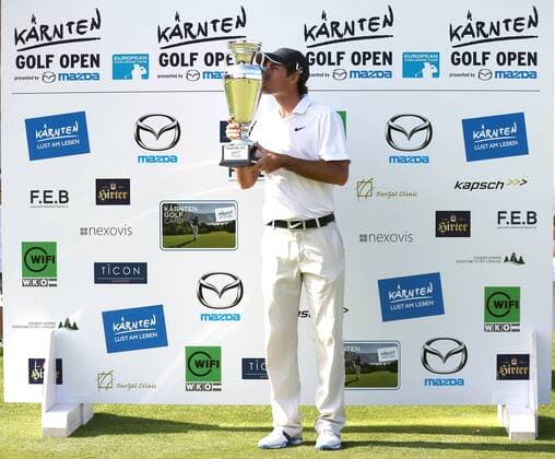GOLF - Kaernten Golf Open 2013 ST.GEORGEN AM LAENGSEE,AUSTRIA,30.JUN.13 - DIVERS, GOLF - European Challenge Tour, Kaernten Golf Open, GC St. Veit Laengsee, Siegerehrung. Bild zeigt Dylan Frittelli (RSA). Keywords: Pokal. 