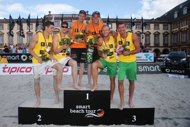 Beachvolleyball: smart beach tour Mannheim 2013, Supercup - super cup, Stefan Koehler und Manuel Lohmann (2.Platz), Paul Becker und Jonas Schroeder (1.Platz), Bjoern Andrae und Marcus Popp (3.Platz), xHOCHxZWEIx xMaltexChristiansx