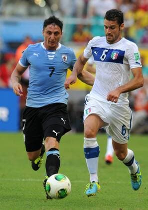 Uruguay s Cristian Rodriguez (L) vies for the ball with Antonio Candreva of Italy during the FIFA s Confederations Cup Brazil 2013 match for the third place in Salvador, Brazil, on June 30, 2013. Italy won 5-4. (Xinhua Nicolas Celaya) (itm) (SP)BRAZIL-SALVADOR-CONFEDERATIONS-URUGUAY VS ITALY 