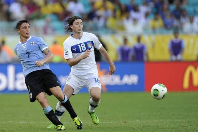 Uruguay s Cristian Rodriguez (L) vies for the ball with Riccardo Montolivo of Italy during the FIFA s Confederations Cup Brazil 2013 match for the third place in Salvador, Brazil, on June 30, 2013. Italy won 5-4. (Xinhua Nicolas Celaya) (itm) (SP)BRAZIL-SALVADOR-CONFEDERATIONS-URUGUAY VS ITALY 