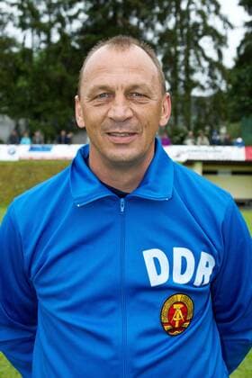 Andreas Thom (DDR,Deutschland) - Anlässlich der Festwoche 100 Jahre Fußball in Schleiz Oldstarsspiel FSV Schleiz vs. DDR Oldstars auf dem Sportplatz Fasanengarten in Schleiz - Portrait, 29.06.2013, Deutschland, Fußball, Mann, Männer