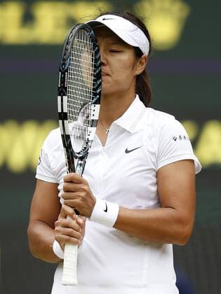 LONDON, July 2, 2013 -- Li Na of China reacts during the quarterfinal of women s singles on day 8 of the Wimbledon Lawn Tennis Championships at the All England Lawn Tennis and Croquet Club in London, Britain on July 2, 2013. 