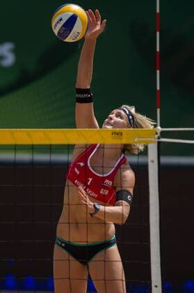 FIVB Beach Volleyball Weltmeisterschaft, Main Draw Vorrunde 03.07.13, Lake Szelag, Stare Jablonki Angriff Laura Ludwig ( 1 GER)
