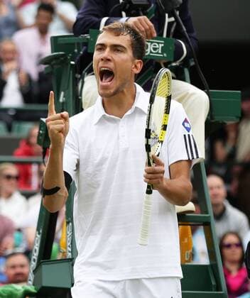 Wimbledon Championships 2013, AELTC,London, ITF Grand Slam Tennis Tournament, Jerzy Janowicz (POL) hebt den Zeigefinger und jubelt in Richtung Trainer Einzelbild,Halbkoerper,Hochformat,