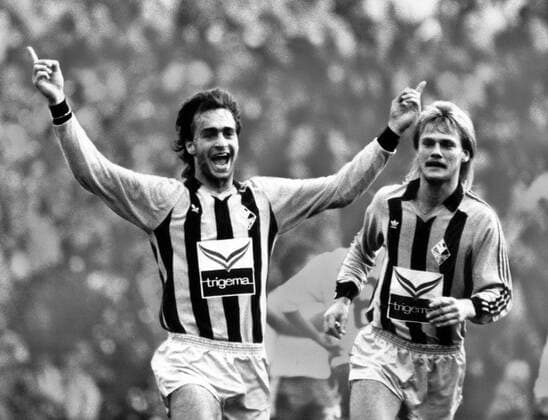 Torschütze Maurizio Gaudino (li.) und Jörg Neun (beide SV Waldhof Mannheim) jubeln