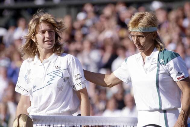 Siegerin Steffi GRAF, Deutschland, bekommt die Glückwünsche von Gegnerin Martina NAVRATILOVA am Netz, Querformat, Finale Steffi GRAF, Deutschland, gegen Martina NAVRATILOVA, USA, Tennis, Finale der All England championships,