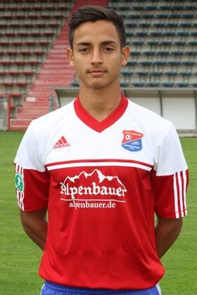 Kenny Redondo (SpVgg Unterhaching) Brustsponsor, Trikotsponsor Sponsor Wirtschaft Fussball 3. Liga Unterhaching 05.07.2013 SpVgg Unterhaching