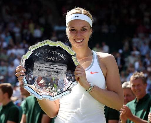 Wimbledon Championships 2013, AELTC,London, ITF Grand Slam Tennis Tournament, Damen Finale, Siegerehrung,Praesentation, Finalistin Sabine Lisicki (GER) mit der Schale,Einzelbild, Halbkoerper,Querformat,