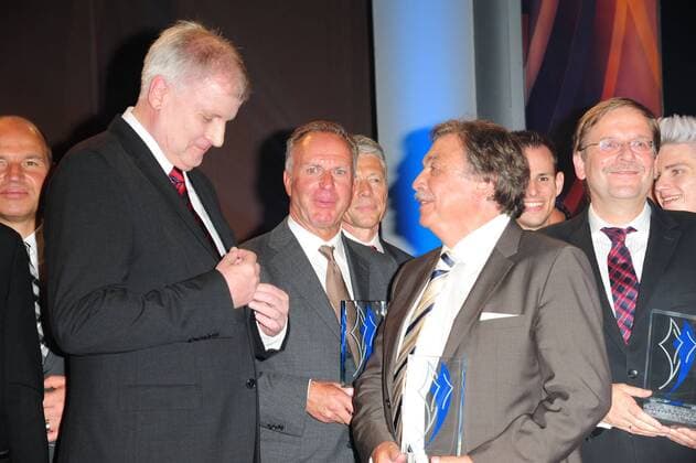 Horst Seehofer, Karl Heinz Rummenigge und Sammy Minkoff bei der Verleihung Bayerischer Sportpreis 2013 am 06.07.2013 in München Bayerischer Sportpreis 2013, München 