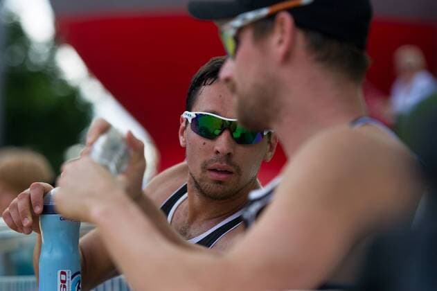 FIVB Beach Volleyball Weltmeisterschaft, Halbfinale 07.07.13, Lake Szelag, Stare Jablonki Auszeit Timeout - Jonathan Erdmann ( 1 GER)