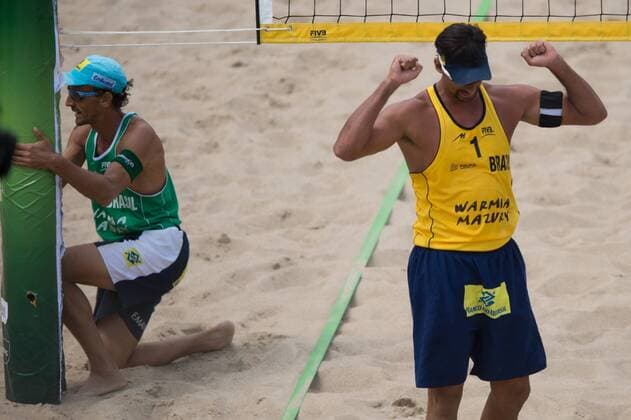 FIVB Beach Volleyball Weltmeisterschaft, Halbfinale 07.07.13, Lake Szelag, Stare Jablonki Jubel Ricardo Santos (BRA) nach dem Matchball Sieg