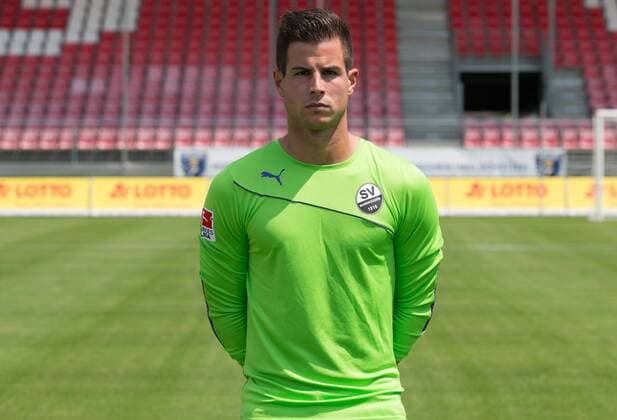 MANNSCHAFTSFOTO SV SANDHAUSEN 06.07.2013, SANDHAUSEN - Torwart Michael Langer Offizieller Fototermin SV Sandhausen