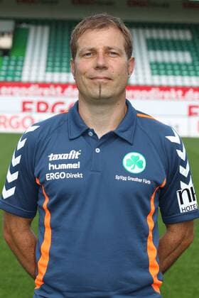 Trainer Frank Kramer während der Mannschaftsvorstellung der SpVgg Füth für die Zweitliga-Saison 2013 2014 in Fürth; 08 07 2012 -