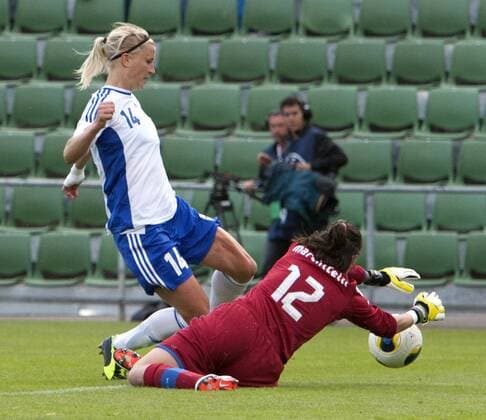 Sweden 20130710 Halmstad Örjans vall UEFA Women s EURO 2013 Italy vs Finland Sanna Talonen Finland Chiara Marchitelli Italy KP0500001 