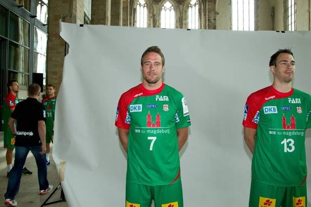 Kjell Landsberg (li.) und Jure Natek (SC Magdeburg) - Fototermin SC Magdeburg 1. Handball Bundesliga Saison 2013-14 in der Johanniskirche in Magdeburg - Deutschland,Mann,Männer,Handball,12.07.2013