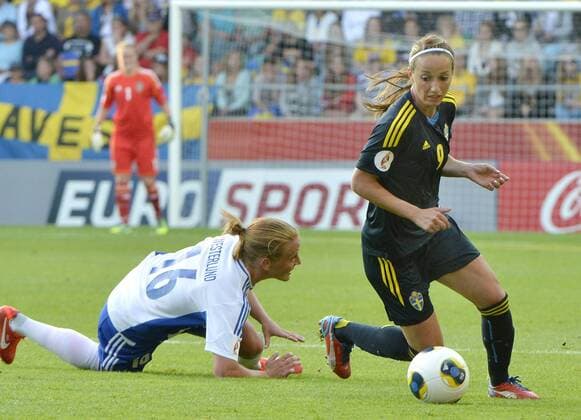 Sweden Göteborg 2013 07 13 fotball UEFA Womens Euro 2013 Finland vs Sweden Kosovare Asllani ( SWE ) Anna Westerlund ( FIN ) KP031002 
