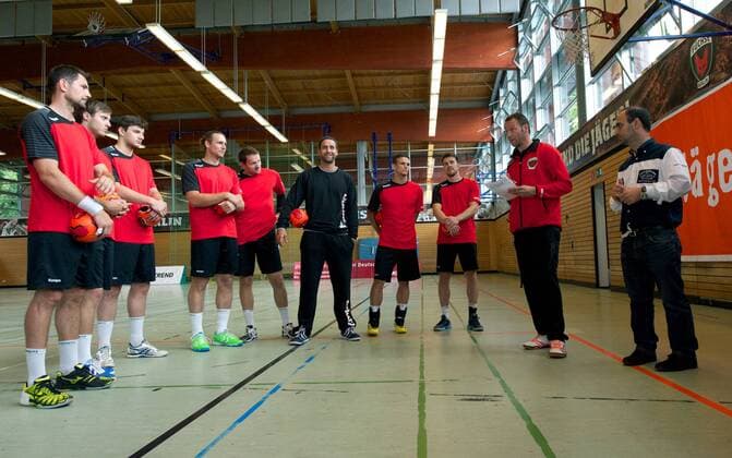 HBL Handball Bundesliga 11.07.2013 Füchse Berlin Training vlnr Denis SPOLJARIC 9 Füchse Jonas THÜMMLER 5 Füchse Pavel HORAK 28 Füchse Pavel HORAK 28 Füchse Petr STOCHL 71 TW Füchse Füchse Silvio HEINEVETTER 12 TW Füchse Bartlomiej JASZKA 24 Füchse Markus RICHWIEN 11 Füchse Dagur SIGURDSSON Trainer Füchse Bob HANNING Manager Füchse