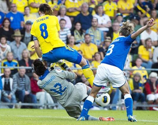 Sweden Halmstad 2013 07 16 UEFA Womens Euro 2013 Sweden(SWE) vs Italy(ITA) Lotta Schelin(SWE)Chiara Marchitellui(ITA)Roberta D Adda(ITA) KP0300 