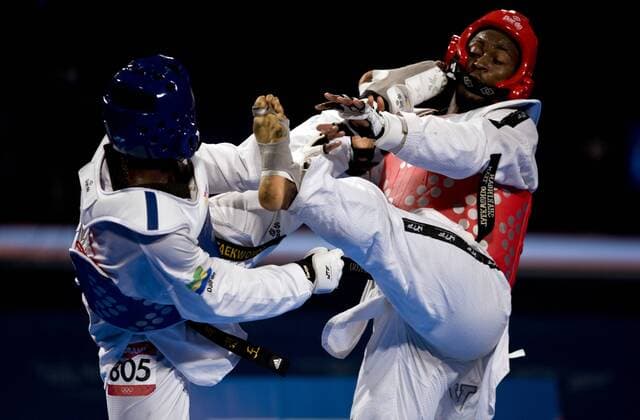 Anthony Obame (L) of Gabon, combats against Firmin Zokou of Cote de Ivoire in the 87kg male quarterfinals of the Taekwondo World Championship of the World Taekwondo Federation (WTF), at the Expositions and Coventions Center of Puebla, in Puebla, Mexico, on July 19, 2013. (Xinhua Guillermo Arias) (rt) (SP)MEXICO-PUEBLA-TAEKWONDO-WORLD CHAMPIONSHIP 