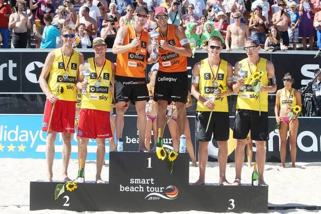 Beachvolleyball: smart beach tour Binz 2013, Supercup - super cup, Sebastian Dollinger und Stefan Windscheif (2.Platz), Jonathan Erdmann und Kay Matysik (1.Platz), Bennet Poniewaz und David Ponniewaz (3.Platz), xHOCHxZWEIx xMaltexChristiansx