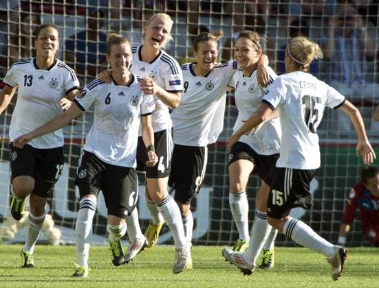 Vaxjo 2013 07 21 UEFA Womens Euro 2013 Italy(ITA) vs Germany(GER) Simone Laudehr(GER) 0-1 KP0300 