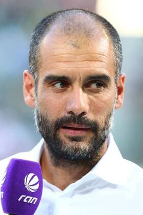Pep GUARDIOLA (FC Bayern München) beim Ran, Sat 1 Interview Halbportrait, Anschnitt, angeschnitten, angeschnittenes Einzelmotiv, Halbfigur hoch, hochformat, portrait, vertikal Borussia Mönchengladbach vs FC Bayern München --- Fussball --- Telekom Cup 2013 --- Finale --- 21.07.2013 EP_JSE