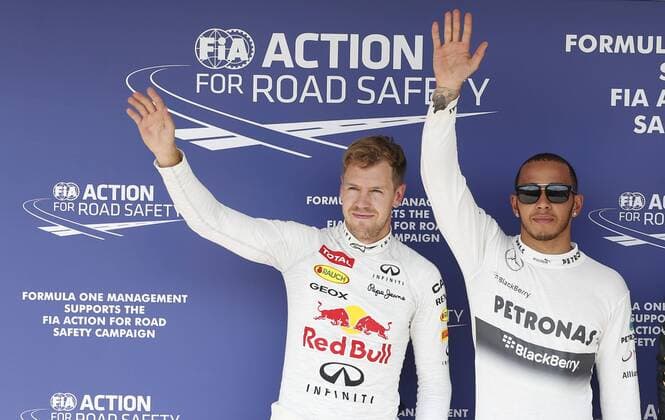 Motorsports: FIA Formula One World Championship 2013, Grand Prix of Hungary, 1 Sebastian Vettel (GER, Infiniti Red Bull Racing), 10 Lewis Hamilton (GBR, Mercedes AMG Petronas F1 Team), xHOCHxZWEIx