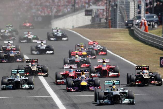 Motorsports: FIA Formula One World Championship 2013, Grand Prix of Hungary, 10 Lewis Hamilton (GBR, Mercedes AMG Petronas F1 Team), start, mass, Masse, Menge, viele, many xHOCHxZWEIx