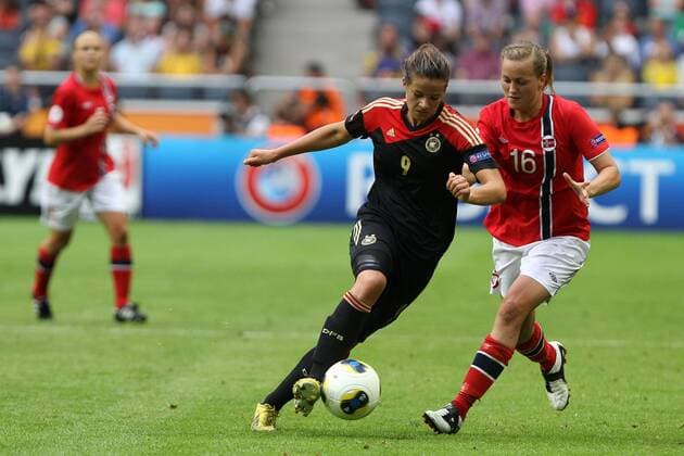 28.07.2013, xfsx, Fussball EM 2013 Finale, Deutschland - Norwegen, v.l. Lena Lotzen (Deutschland) im Zweikampf, Duell, duel, tackle mit Kristine Wigdahl Hegland (Norwegen)