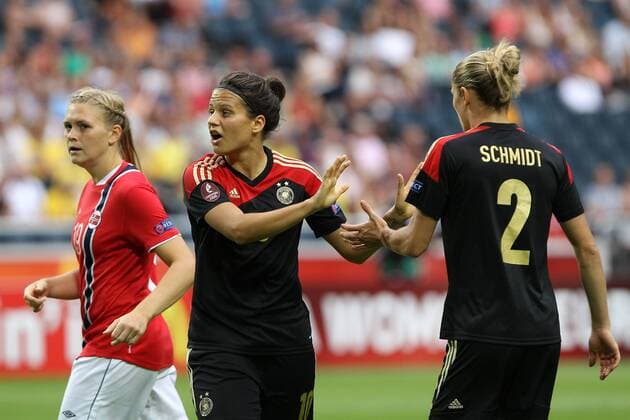 28.07.2013, xfsx, Fussball EM 2013 Finale, Deutschland - Norwegen, v.l. Ingvild Isaksen (Norwegen), Dzsenifer Marozsan (Deutschland), Bianca Schmidt (Deutschland)