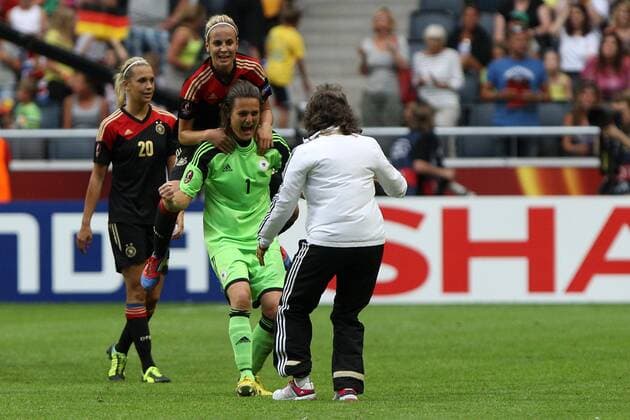 28.07.2013, xfsx, Fussball EM 2013 Finale, Deutschland - Norwegen, v.l. Lena Goeßling (Deutschland), Jennifer Cramer (Deutschland), Nadine Angerer (Deutschland), Co-Trainerin Ulrike Ballweg (Deutschland) freuen sich über den Sieg