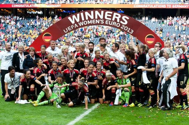 28.07.2013, Inside Friends Arena, Solna, UEFA Damen Euro, Deutschland vs Norwegen, Finale, im Bild, German team in group picture winning the tournament during UEFA Womens Euro Final Match between Germany and Norway at the Inside Friends Arena, Solna, on 2013 07 28. out of SWE EP_skyc EP_skyc