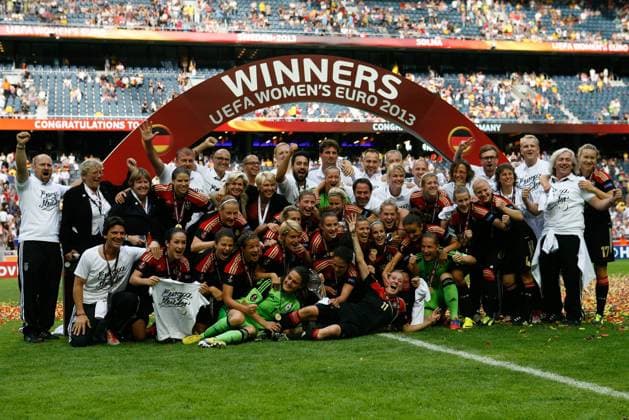 28.07.2013, xfsx, Fussball EM 2013 Finale, Deutschland - Norwegen, v.l. Deutsche Spielerinnen feiern den EM Titel