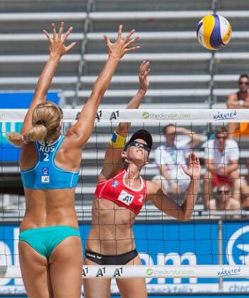 29.07.2013, Klagenfurt, Strandbad, AUT, A1 Beachvolleyball EM 2013, im Bild Doris Schwaiger AUT , Svetlana Popova RUS during the A1 Beachvolleyball European Championship at the Strandbad Klagenfurt, Austria on 2013 07 29. EP_ste