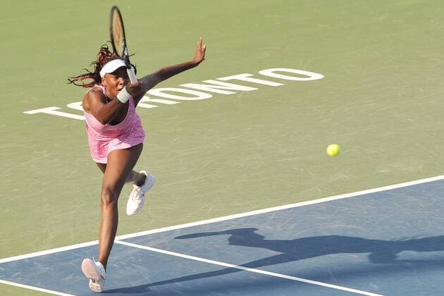 Aug. 6, 2013 - Toronto, Ontario, Canada - Toronto, Ontario, Canada, August 6, 2013. Venus Williams (USA) volleys in first round action during the WTA Tennis Damen Rogers Cup at Rexall Centre in Toronto, Ontario, Canada on August 6th. AUG 6 - ZUMAc04