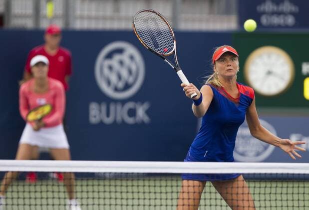 Martina Hingis of Switzerland and Daniela Hantuchova (R) of Slovakia compete during the first round of women s doubles at the 2013 Rogers Cup in Toronto, Canada, Aug. 6, 2013. (Xinhua Zou Zheng) (SP)CANADA-TORONTO-TENNIS-WTA-ROGERS CUP 