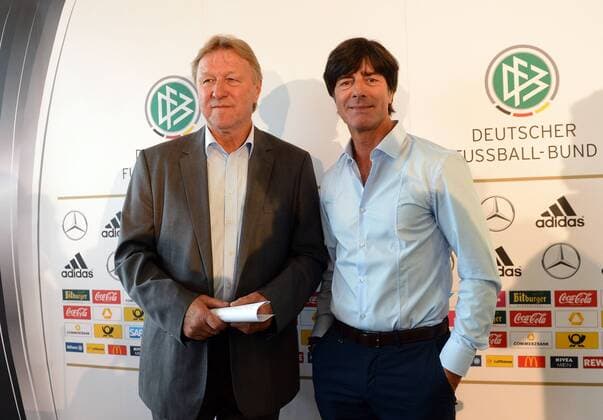 08.08.2013, xjhx, Fussball, Deutsche Fussballnationalmannschaft Pressekonferenz, v.l. Trainer Horst Hrubesch (Deutschland U21), Trainer Joachim Löw (Deutsche Fussball Nationalmannschaft DFB)