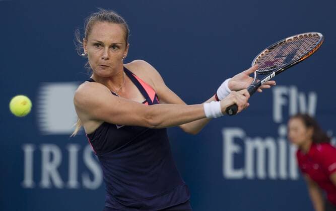 Magdalena Rybarikova of Slovakia returns during the quarterfinals of women s singles at the 2013 Rogers Cup in Toronto, Canada, Aug. 9, 2013. (Xinhua Zou Zheng) (SP)CANADA-TORONTO-TENNIS-WTA-ROGERS CUP-QUARTERFINAL 