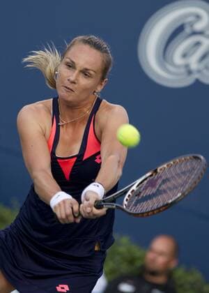 Magdalena Rybarikova of Slovakia returns during the quarterfinals of women s singles at the 2013 Rogers Cup in Toronto, Canada, Aug. 9, 2013. (Xinhua Zou Zheng) (SP)CANADA-TORONTO-TENNIS-WTA-ROGERS CUP-QUARTERFINAL 